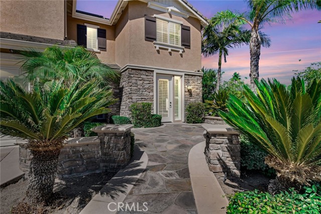 Detail Gallery Image 3 of 75 For 303 Sunburst Ln, Corona,  CA 92879 - 6 Beds | 4/2 Baths