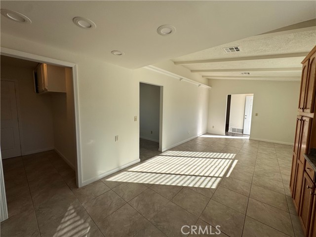 27474 Travertine, Barstow CA: https://media.crmls.org/medias/2ff84f2c-b114-4069-bb58-9f988395e233.jpg