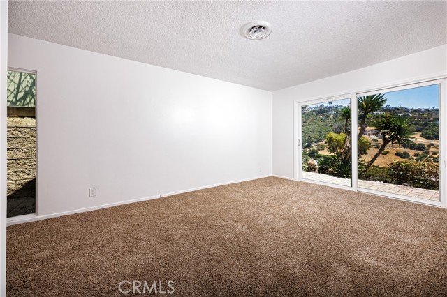 1007 Flamingo Road, Laguna Beach CA: https://media.crmls.org/medias/2ff857e0-9186-485d-b351-51014f631058.jpg
