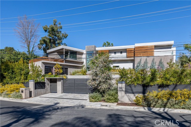 Detail Gallery Image 15 of 75 For 19333 Rosita St, Tarzana,  CA 91356 - 6 Beds | 8 Baths