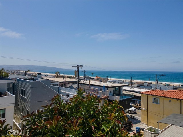 220 29th Street, Hermosa Beach, California 90254, 4 Bedrooms Bedrooms, ,5 BathroomsBathrooms,Residential,For Sale,29th,SB26097926
