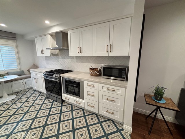 5533 Edward E Horton Lane, Encino CA: https://media.crmls.org/medias/2ff8a8f3-6f89-47e3-9051-eb15d63f2a86.jpg