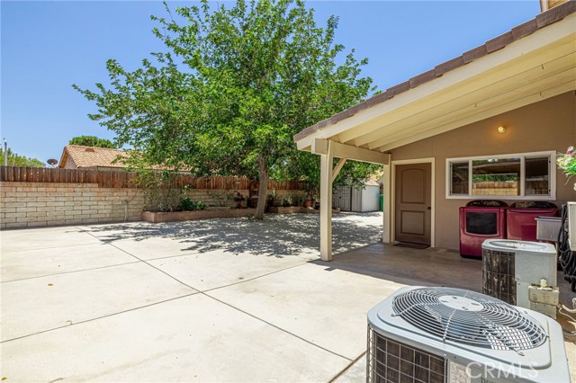 5808 Monterey Place, Palmdale CA: https://media.crmls.org/medias/2ff918cb-66a1-4c4f-9eb8-0dc4ca32c68d.jpg