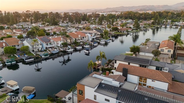 21875 Huron Lane, Lake Forest CA: https://media.crmls.org/medias/2ffa62ec-f6d2-49b0-a620-7936f858ef04.jpg