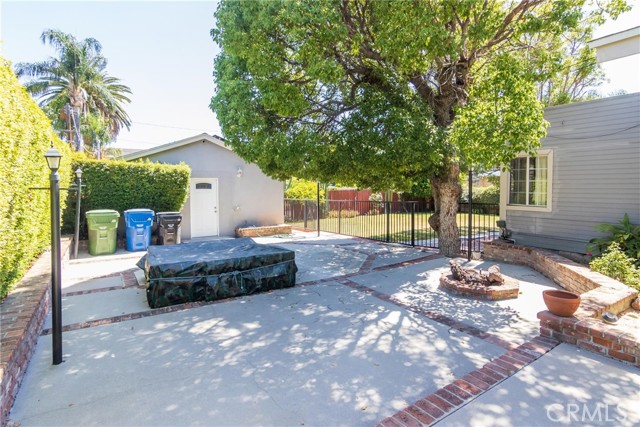 18948 Lassen Street, Northridge CA: https://media.crmls.org/medias/2ffbed11-2a37-49d9-a92d-15cddf2c0998.jpg