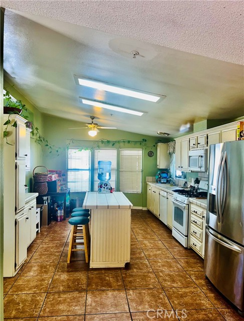 Detail Gallery Image 7 of 40 For 13691 Gavina Ave #391,  Sylmar,  CA 91342 - 3 Beds | 2 Baths