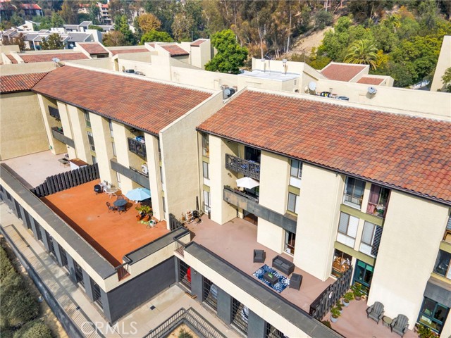 4040 Via Marisol, Highland Park CA: https://media.crmls.org/medias/2ffd7796-14fe-45c3-81bb-e168b000ed53.jpg