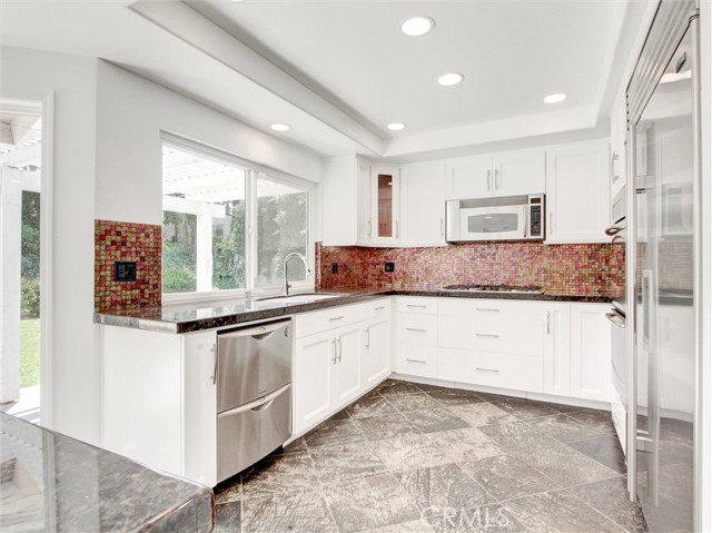 20472 Via Marwah, Yorba Linda CA: https://media.crmls.org/medias/2ffe5834-b238-41ea-b0d8-aef13d96bffd.jpg