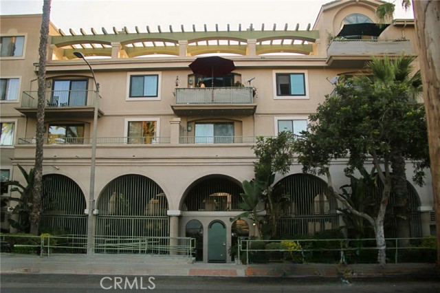 555 Maine Avenue, Long Beach CA: https://media.crmls.org/medias/2ffedbab-f1fb-4fd9-8aaf-506d23619576.jpg