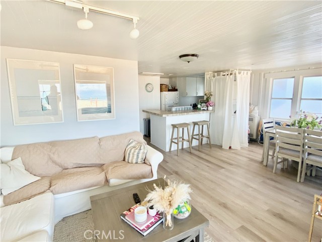 Detail Gallery Image 12 of 26 For 1614 the Strand, Hermosa Beach,  CA 90254 - 4 Beds | 4 Baths