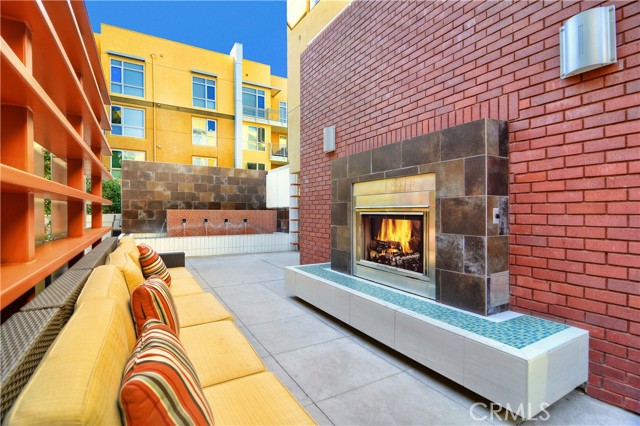 Detail Gallery Image 14 of 27 For 21301 Erwin St #526,  Woodland Hills,  CA 91367 - 1 Beds | 1 Baths