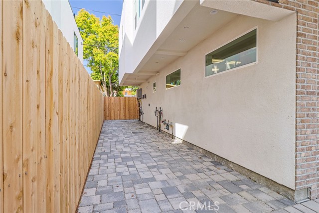 1227 N June Street, Hollywood CA: https://media.crmls.org/medias/30004432-cffd-407c-8793-e7713b096c0f.jpg