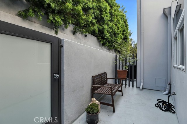 Detail Gallery Image 14 of 46 For 2203 3rd St #1,  Santa Monica,  CA 90405 - 2 Beds | 2/1 Baths