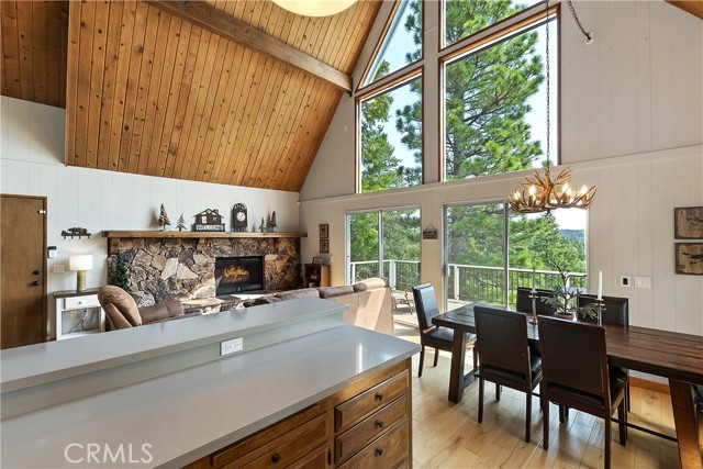 Detail Gallery Image 14 of 54 For 26354 Spyglass Dr, Lake Arrowhead,  CA 92352 - 3 Beds | 2 Baths