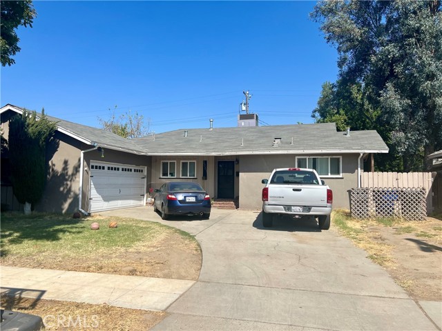 Detail Gallery Image 1 of 9 For 3001 E Willis Ave, Fresno,  CA 93726 - 3 Beds | 2 Baths