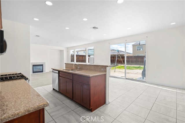 Detail Gallery Image 17 of 53 For 15246 Diamond Rd, Victorville,  CA 92394 - 4 Beds | 3 Baths