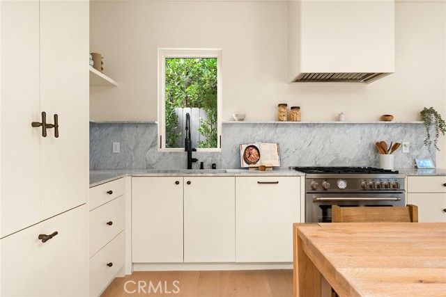 Detail Gallery Image 23 of 40 For 4935 Agnes Ave, Valley Village,  CA 91607 - 5 Beds | 3 Baths