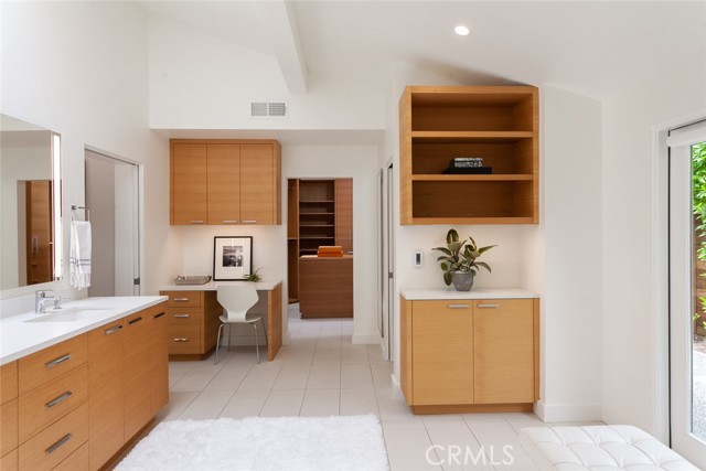 Detail Gallery Image 20 of 28 For 11 Greenbriar, Newport Beach,  CA 92660 - 3 Beds | 2/1 Baths