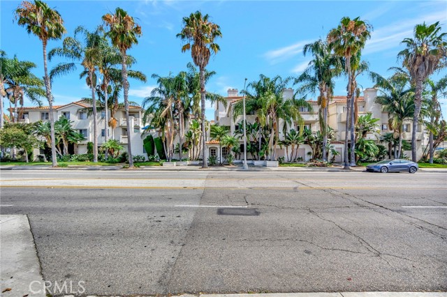 Detail Gallery Image 1 of 31 For 3605 E Anaheim St #307,  Long Beach,  CA 90804 - 3 Beds | 2 Baths