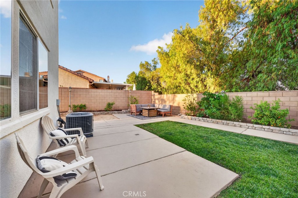 https://media.crmls.org/medias/3004c4df-1b48-4214-89d9-737fc6c80951.jpg?preset=X-Large