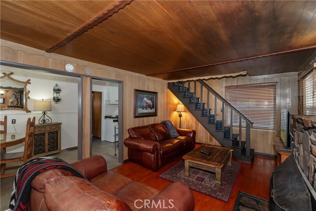 Detail Gallery Image 9 of 42 For 435 Arroyo, Big Bear Lake,  CA 92315 - 3 Beds | 1 Baths