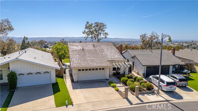 22911 Via Santiago, Mission Viejo CA: https://media.crmls.org/medias/30054e04-daeb-44d1-90b5-3d147046286f.jpg