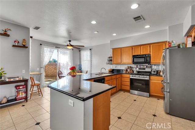 Detail Gallery Image 5 of 40 For 1607 Perennial Ct, Perris,  CA 92571 - 3 Beds | 2/1 Baths