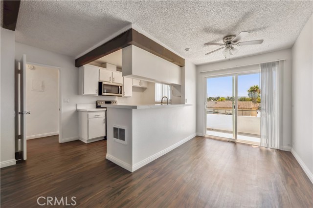 415 S Prospect Avenue, Redondo Beach CA: https://media.crmls.org/medias/3005f0fd-f063-4831-95b2-bb277c3ac9ac.jpg