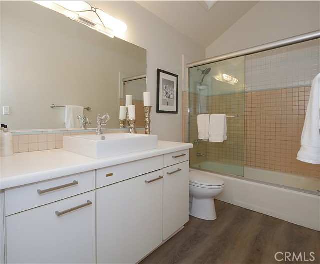 Full Bathroom adjacent to 2nd & 3rd Bedrooms