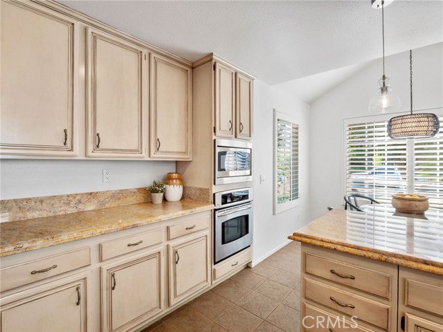 Image 19 of 75 For 24512 Skyridge Drive