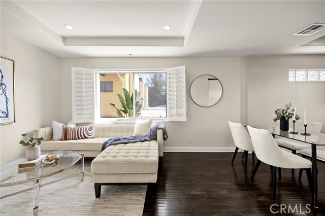 Detail Gallery Image 14 of 32 For 12919 Bloomfield St #1,  Studio City,  CA 91604 - 3 Beds | 3 Baths