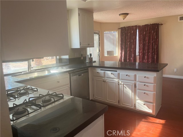 Detail Gallery Image 11 of 29 For 16502 Mango Way, Lake Elsinore,  CA 92530 - 3 Beds | 3 Baths