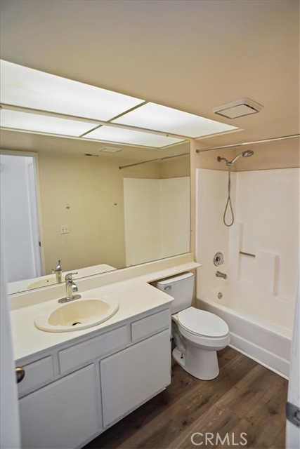 Detail Gallery Image 9 of 23 For 447 W Avenue J12, Lancaster,  CA 93534 - 4 Beds | 3 Baths