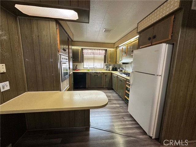 332 N LYON Avenue, Hemet CA: https://media.crmls.org/medias/300887f8-cf76-426d-8968-2d6342e1e14b.jpg