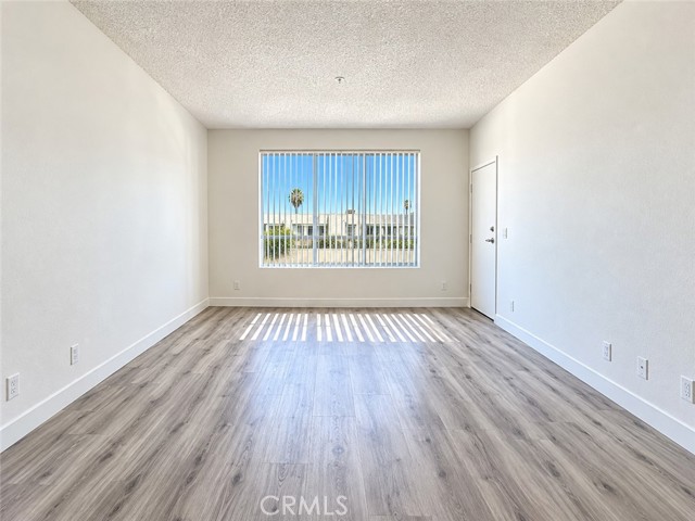 11657 Oxnard Street, 212 photo 23