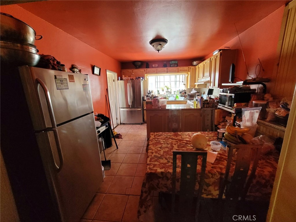 https://media.crmls.org/medias/30099f51-da5c-4695-8291-c5b46357bbb3.jpg?preset=X-Large