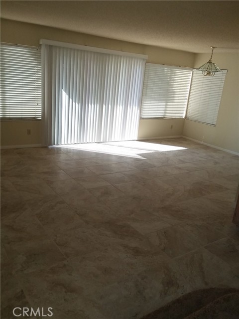 Detail Gallery Image 3 of 6 For 25113 Red Maple Ln, Moreno Valley,  CA 92551 - 3 Beds | 2/1 Baths