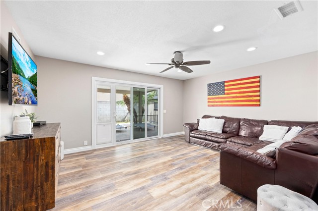 Detail Gallery Image 19 of 40 For 19071 Suva Ln, Huntington Beach,  CA 92646 - 4 Beds | 2 Baths