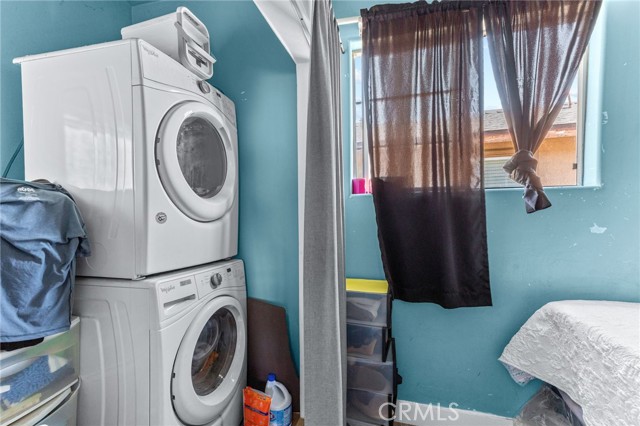 225 S Kern Avenue, Los Angeles CA: https://media.crmls.org/medias/300a4434-6ac1-4036-b6fb-3611fc99a5a3.jpg