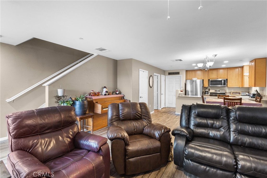 MLS #SR25262800 image #8