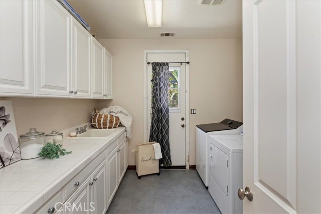 239 Cross Rail Lane, Norco CA: https://media.crmls.org/medias/300c9573-56de-4b09-a1b9-9cdae2a8338e.jpg