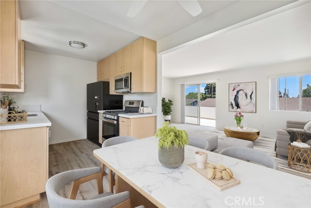 Detail Gallery Image 6 of 23 For 375 Woodland Pl #C,  Costa Mesa,  CA 92627 - 2 Beds | 1 Baths