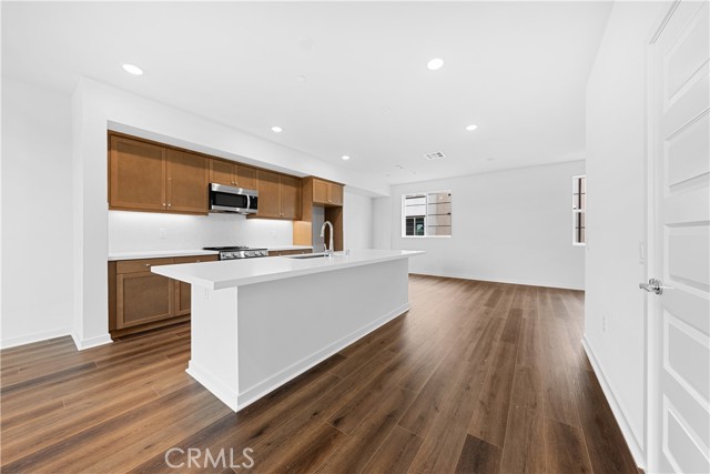 Detail Gallery Image 1 of 26 For 559 via Vallarta, Camarillo,  CA 93012 - 3 Beds | 2/2 Baths