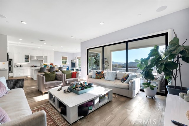 11929 Ricasoli Way, Porter Ranch CA: https://media.crmls.org/medias/300e1a50-a716-472e-a8c6-a68d745c9d02.jpg