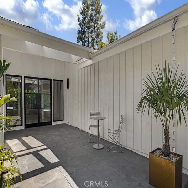 23020 Wrencrest Drive, Calabasas CA: https://media.crmls.org/medias/300efa1b-df0c-4468-9b8c-91e6806e7f04.jpg