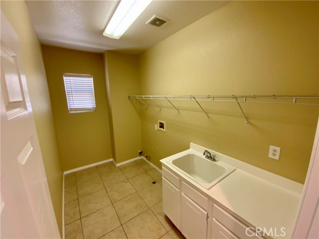 Detail Gallery Image 15 of 38 For 33921 Verbena Ave, Murrieta,  CA 92563 - 5 Beds | 3/1 Baths