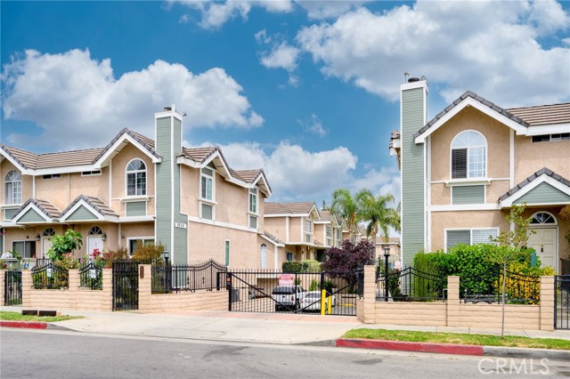 Detail Gallery Image 1 of 34 For 8958 Burnet Ave #C6,  North Hills,  CA 91343 - 2 Beds | 3 Baths