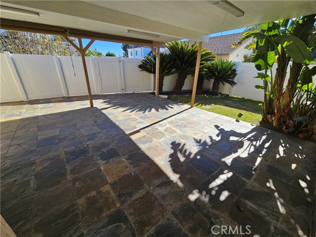 Detail Gallery Image 21 of 25 For 13824 Valerio, Van Nuys,  CA 91405 - 3 Beds | 3 Baths