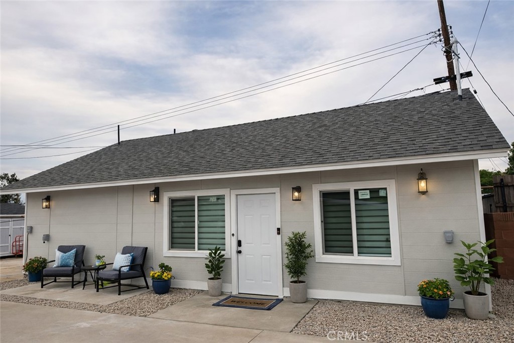 559 E Juanita Avenue