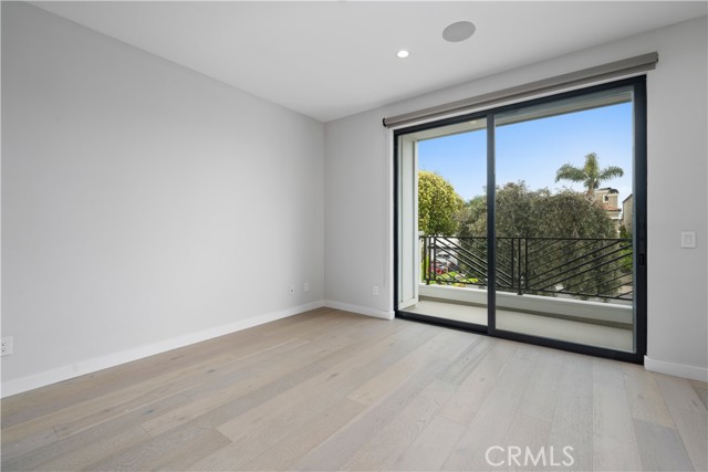 303 12th Street, Huntington Beach CA: https://media.crmls.org/medias/3011dadb-adb3-41ae-8287-4ac5f93a897b.jpg
